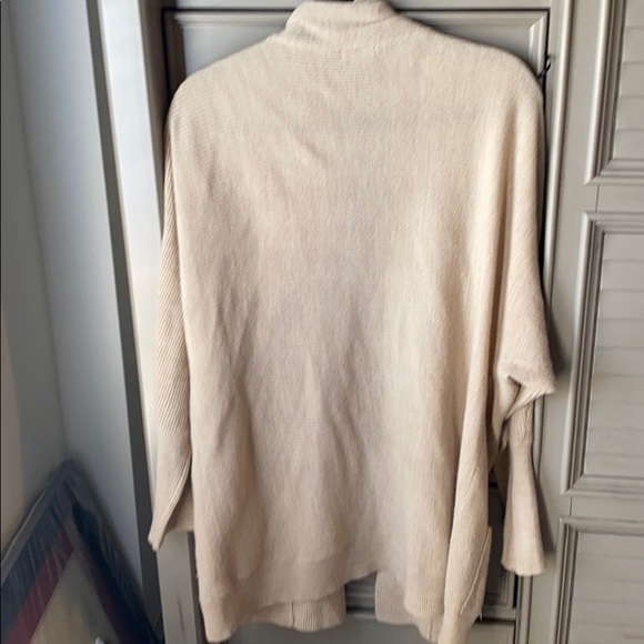 Super comfy drapey merona tan sweater szL - Picture 2 of 3